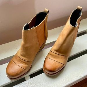 SOREL camel wedge booties